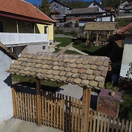 Cajica Avlija Case de vacanță